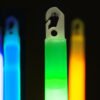 BÂTON LUMINEUX CHEMLIGHT 15 CM mise en situation avec différent coloris